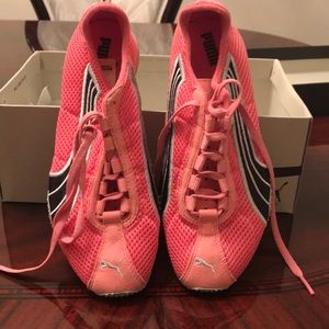 NEVER USED WOMENS PUMA TRAINERS 6 1/2
